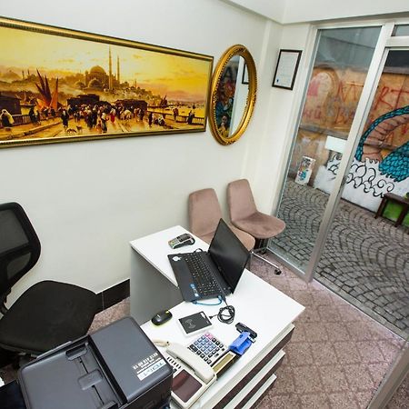 Honey Hostel Istanbul Bagian luar foto