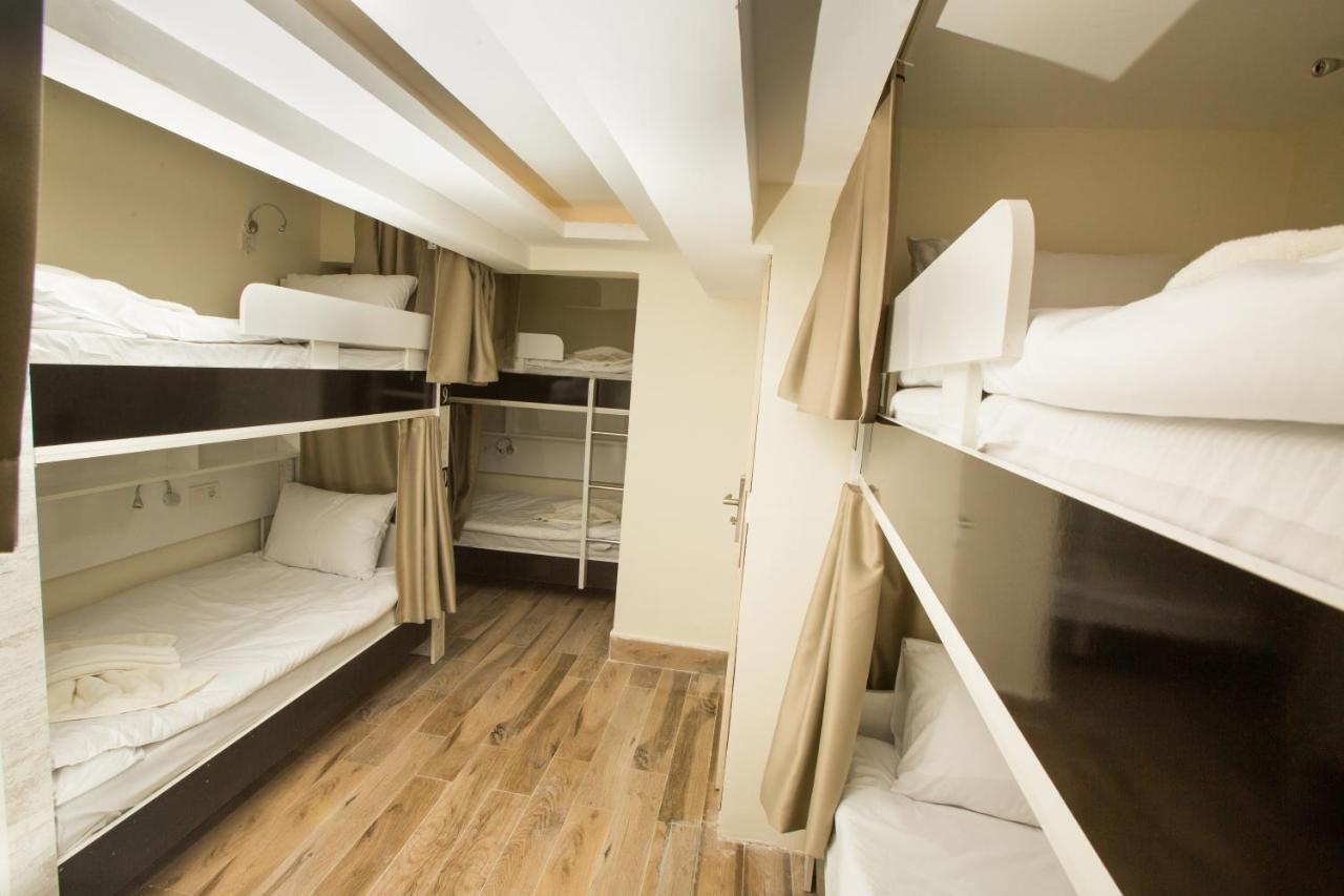 Honey Hostel Istanbul Bagian luar foto
