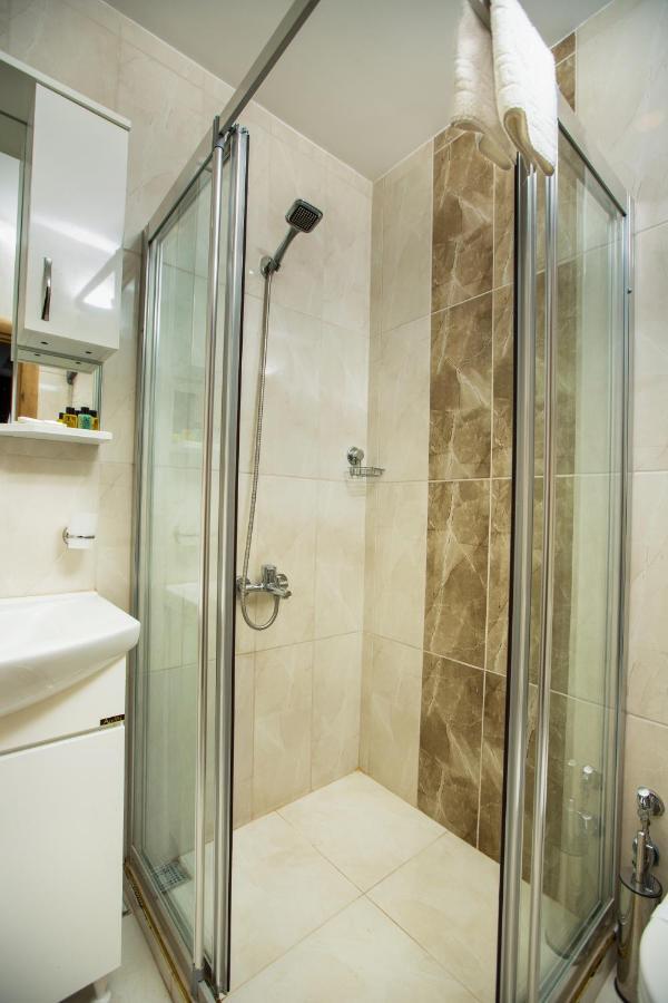 Honey Hostel Istanbul Bagian luar foto