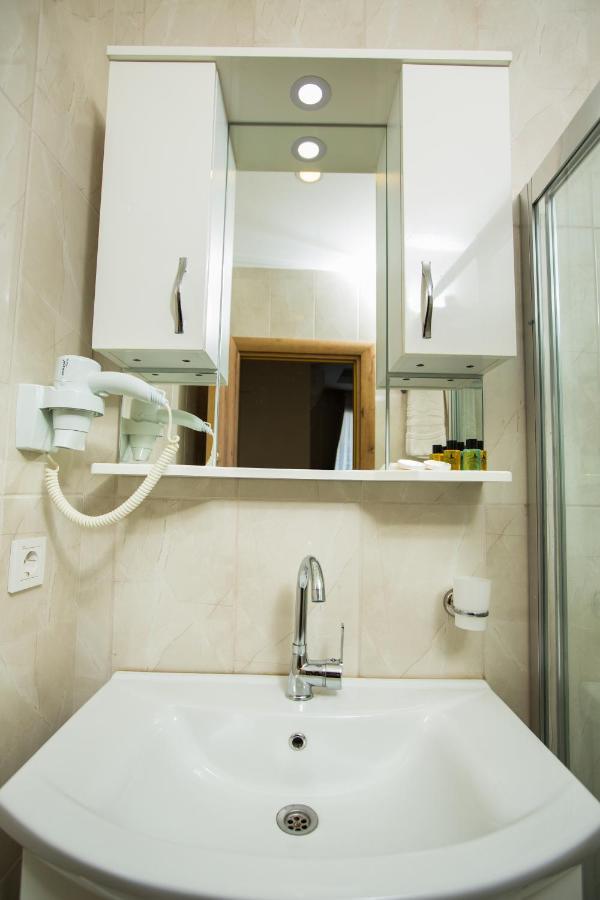 Honey Hostel Istanbul Bagian luar foto