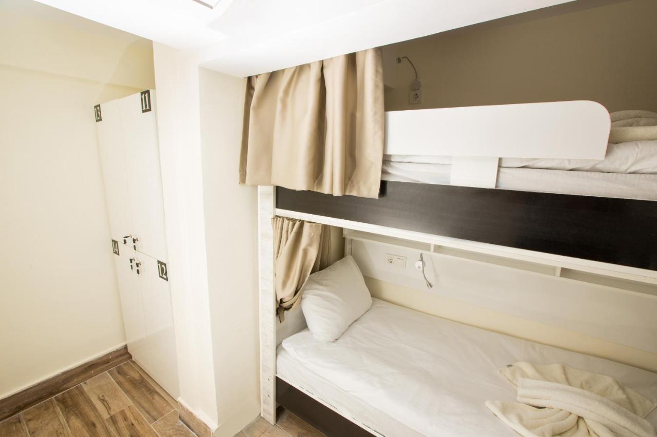 Honey Hostel Istanbul Bagian luar foto