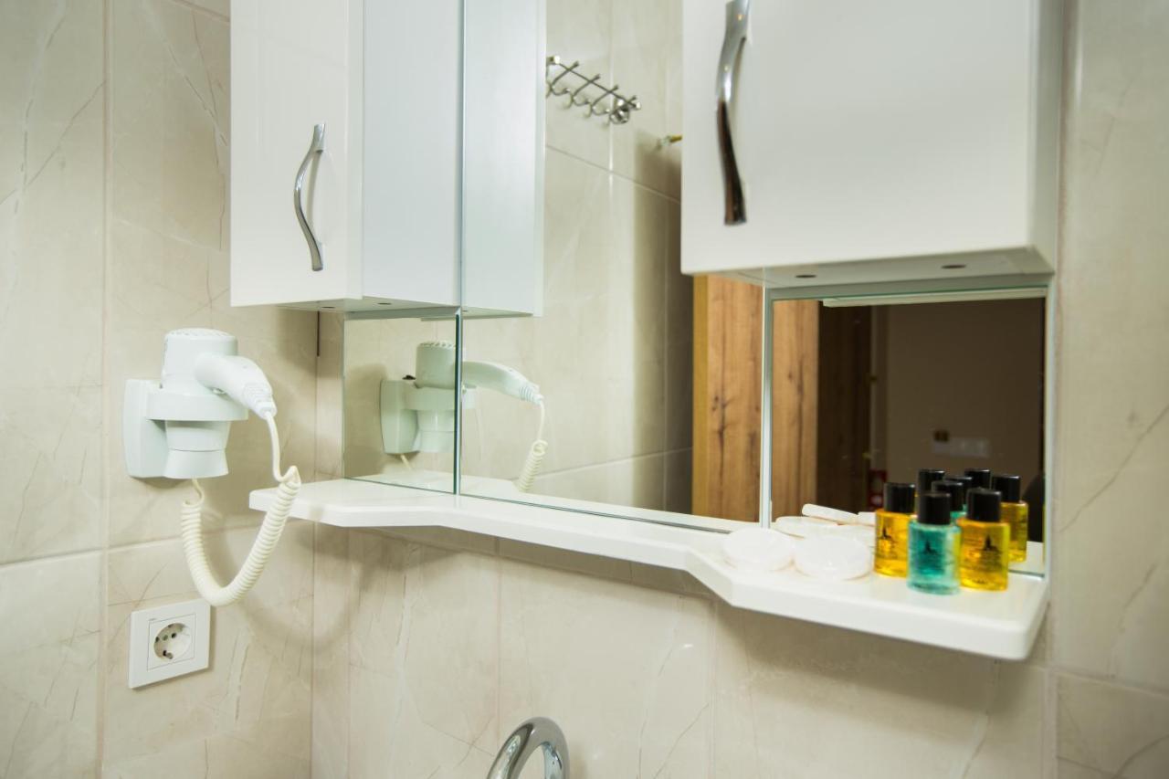 Honey Hostel Istanbul Bagian luar foto