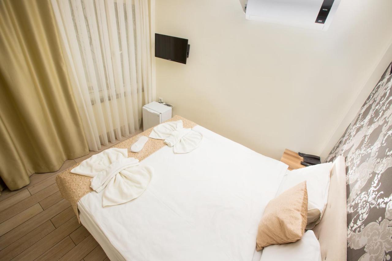 Honey Hostel Istanbul Bagian luar foto